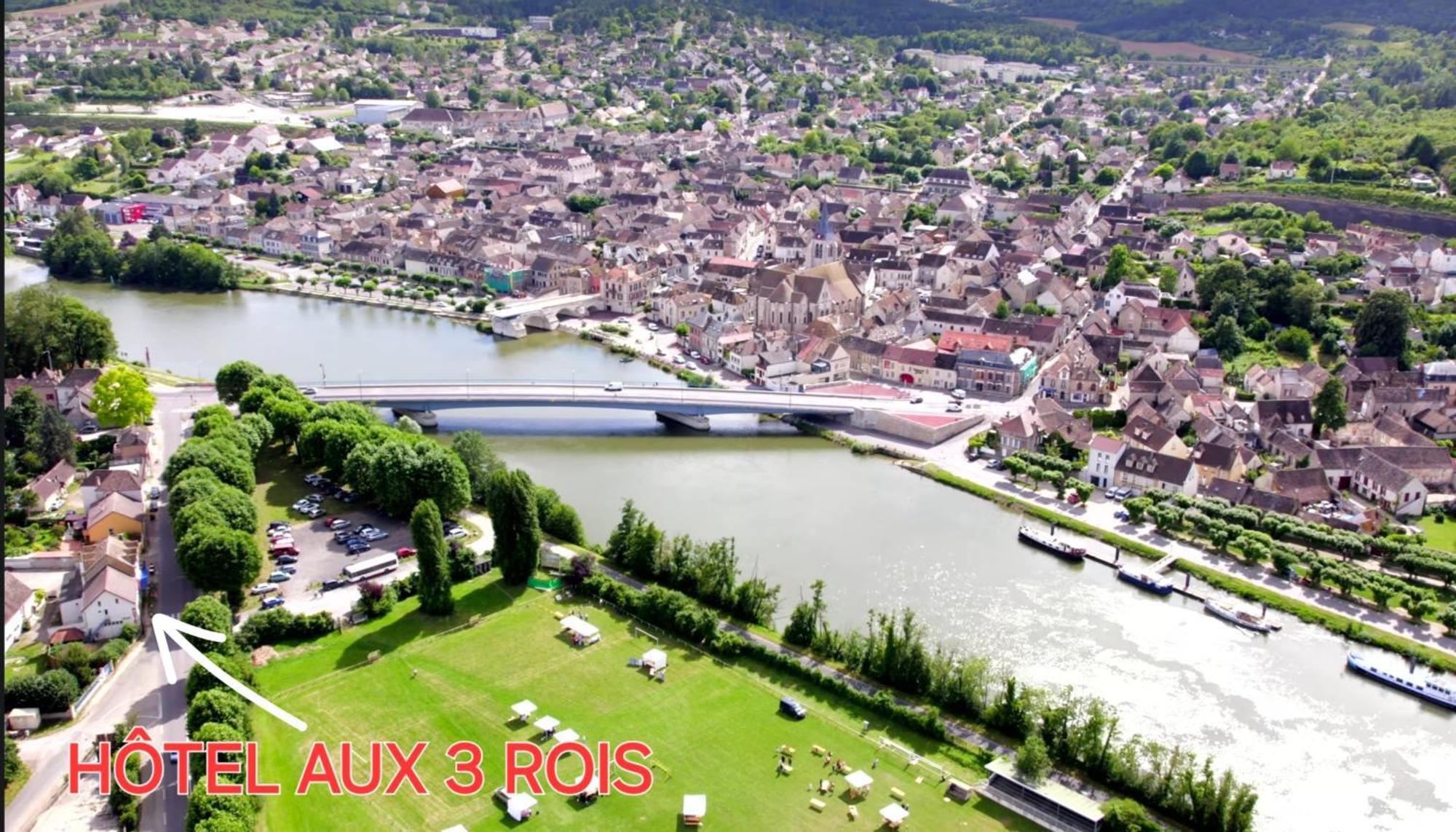 Aux Trois Rois Hotel Pont-Sur-Yonne Ngoại thất bức ảnh