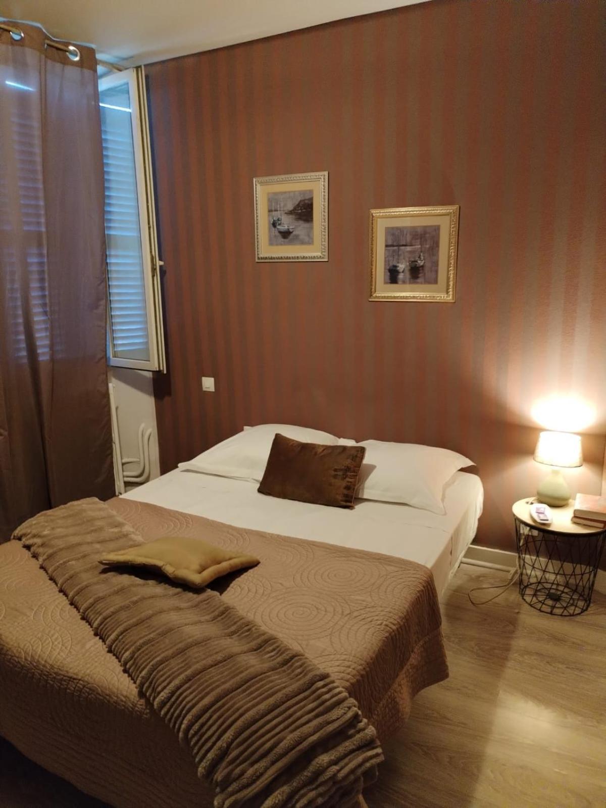 Aux Trois Rois Hotel Pont-Sur-Yonne Ngoại thất bức ảnh
