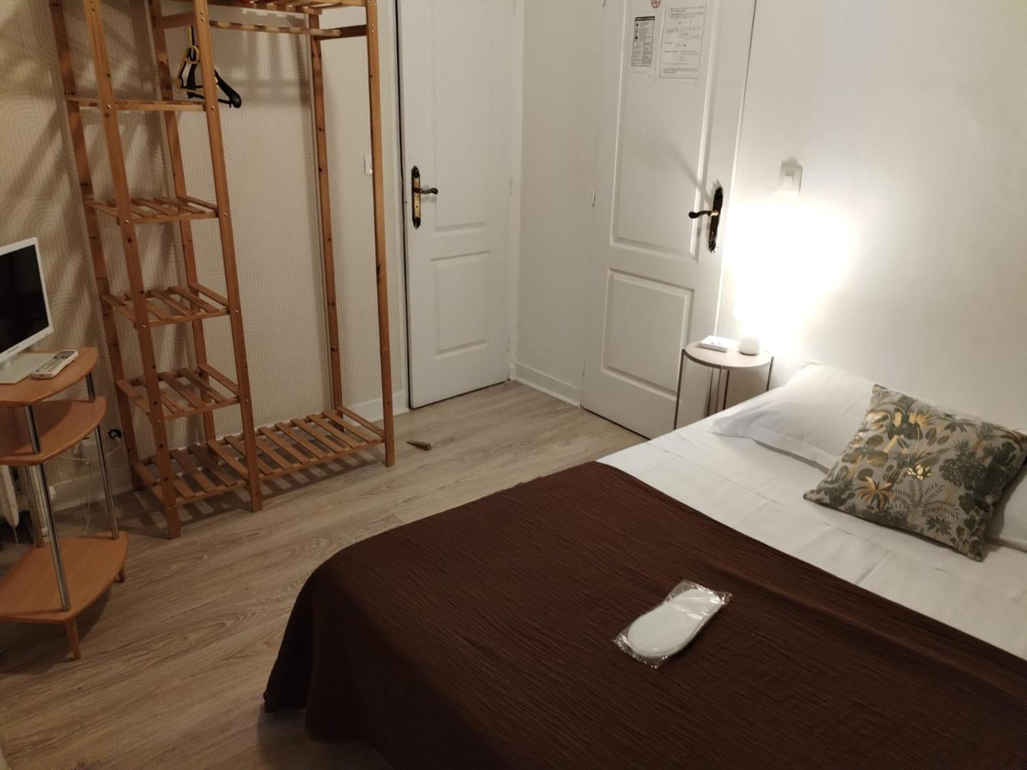 Aux Trois Rois Hotel Pont-Sur-Yonne Ngoại thất bức ảnh