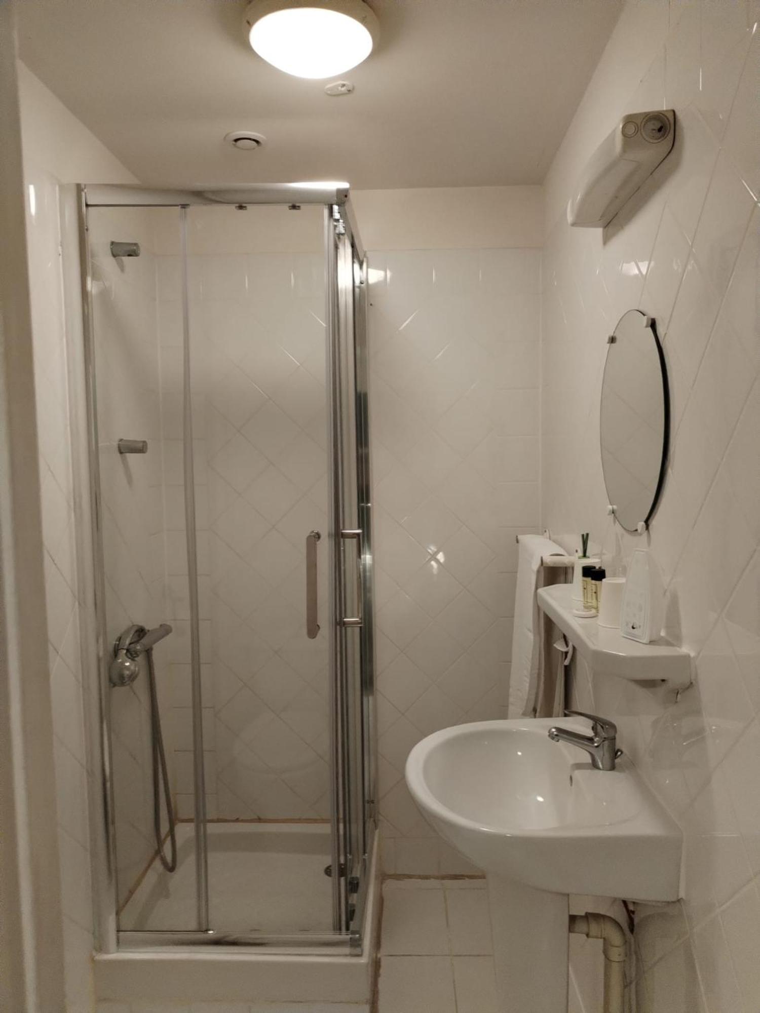 Aux Trois Rois Hotel Pont-Sur-Yonne Ngoại thất bức ảnh